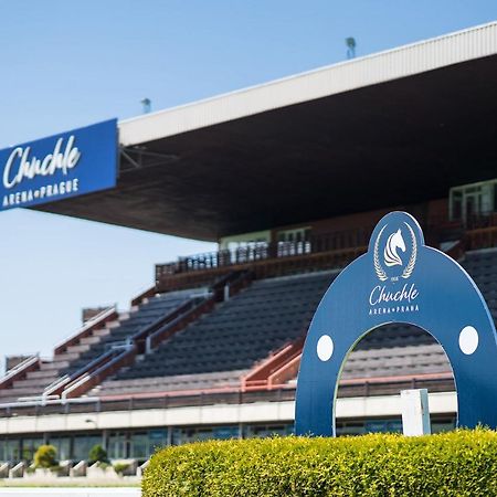 B&B Chuchle Arena Praha Exteriör bild