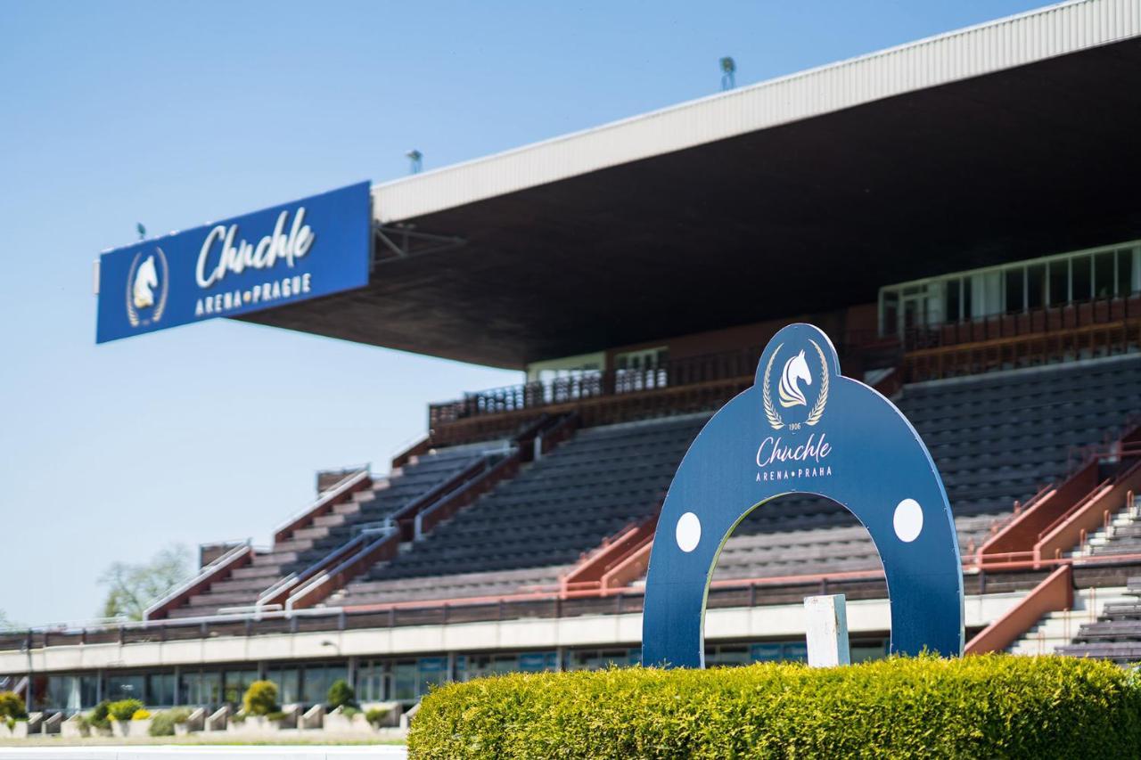 B&B Chuchle Arena Praha Exteriör bild