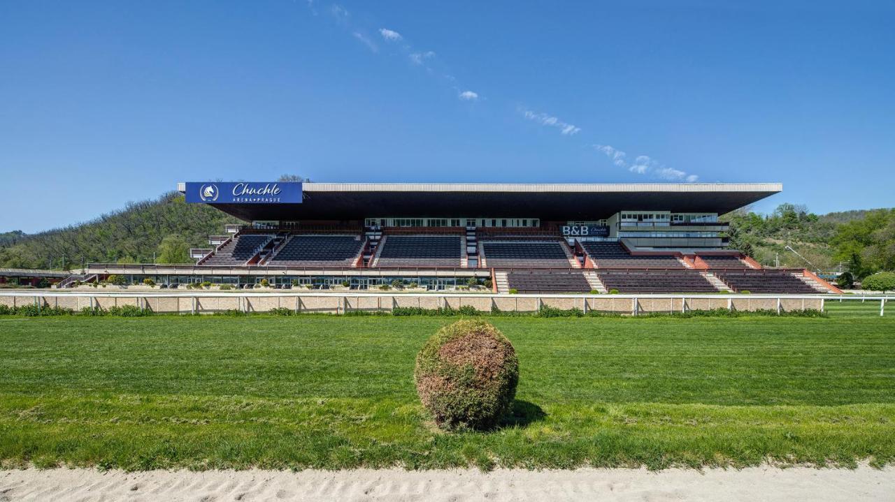 B&B Chuchle Arena Praha Exteriör bild